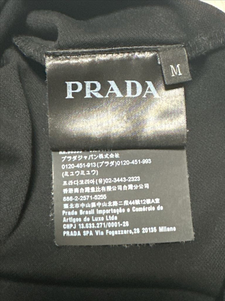 프라다 남성 Piqu 폴로셔츠 블랙 색상 M 사이즈 이미지