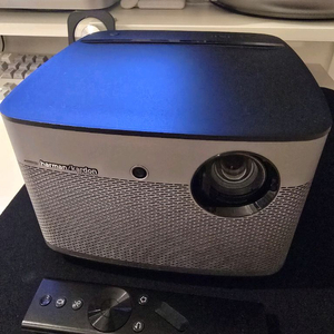 XGIMI H1S 빔프로젝터(하만카돈스피커 내장)+ 샤오미 4K TV 스틱 일괄 팝니다. 이미지