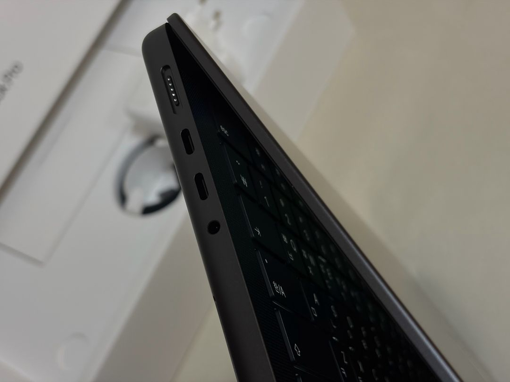 맥북프로 14인치 M5 24GB 512gb CTO 스페이스 그레이 (개봉만 한 새것) 이미지