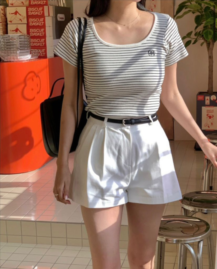 화이트 투핀턱 면반바지 M사이즈 이미지