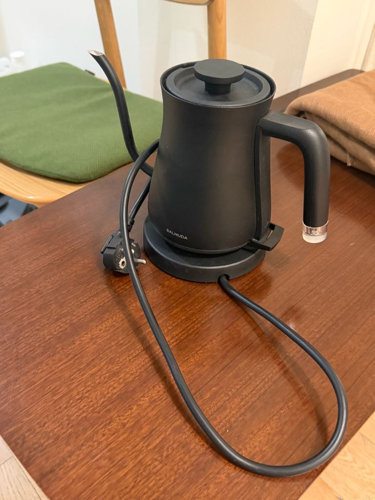 발뮤다 더팟 이미지