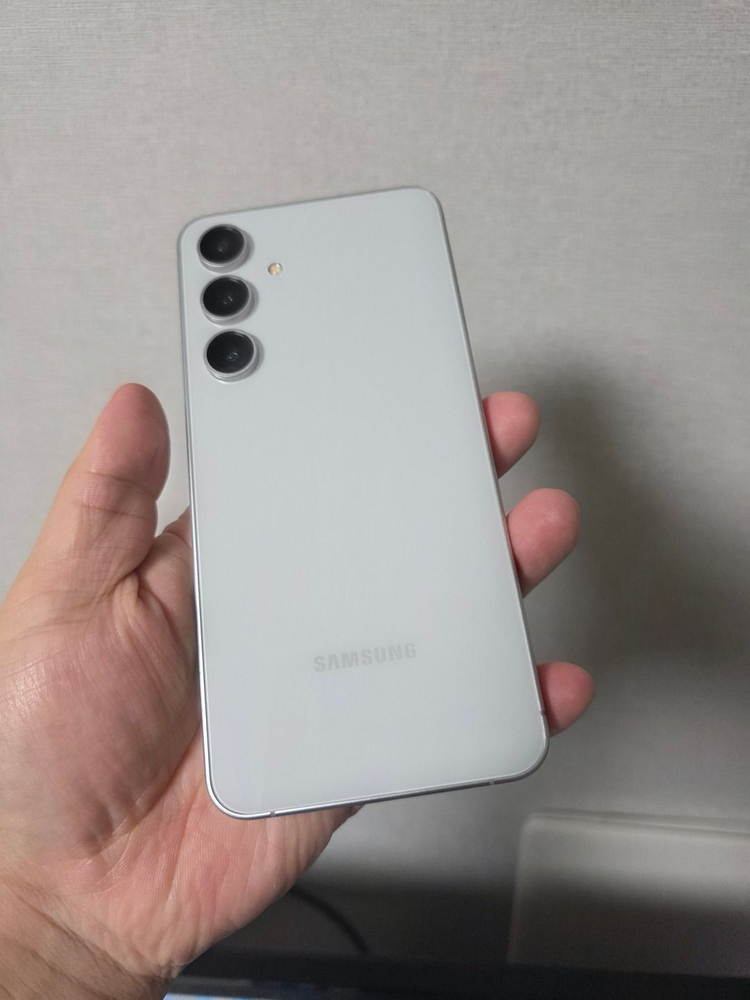 갤럭시 S24FE 그레이 256기가 A급 자급제 팔아요~ 이미지