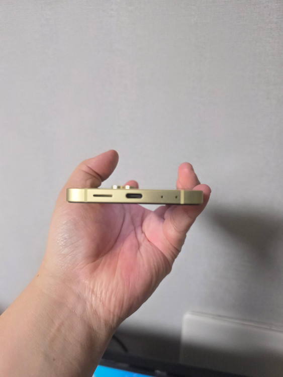 갤럭시 Z플립6 엘로우 256기가 SS급 팝니다 이미지