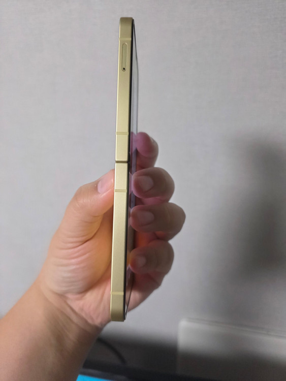 갤럭시 Z플립6 엘로우 256기가 SS급 팝니다 이미지