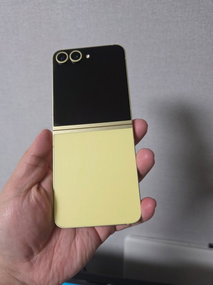 갤럭시 Z플립6 엘로우 256기가 SS급 팝니다 이미지