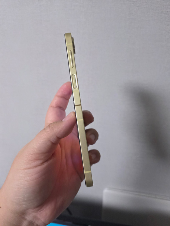 갤럭시 Z플립6 엘로우 256기가 SS급 팝니다 이미지