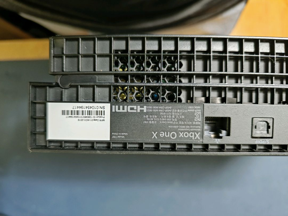 XBOX ONE X 1TB 본체 + 전원선 이미지