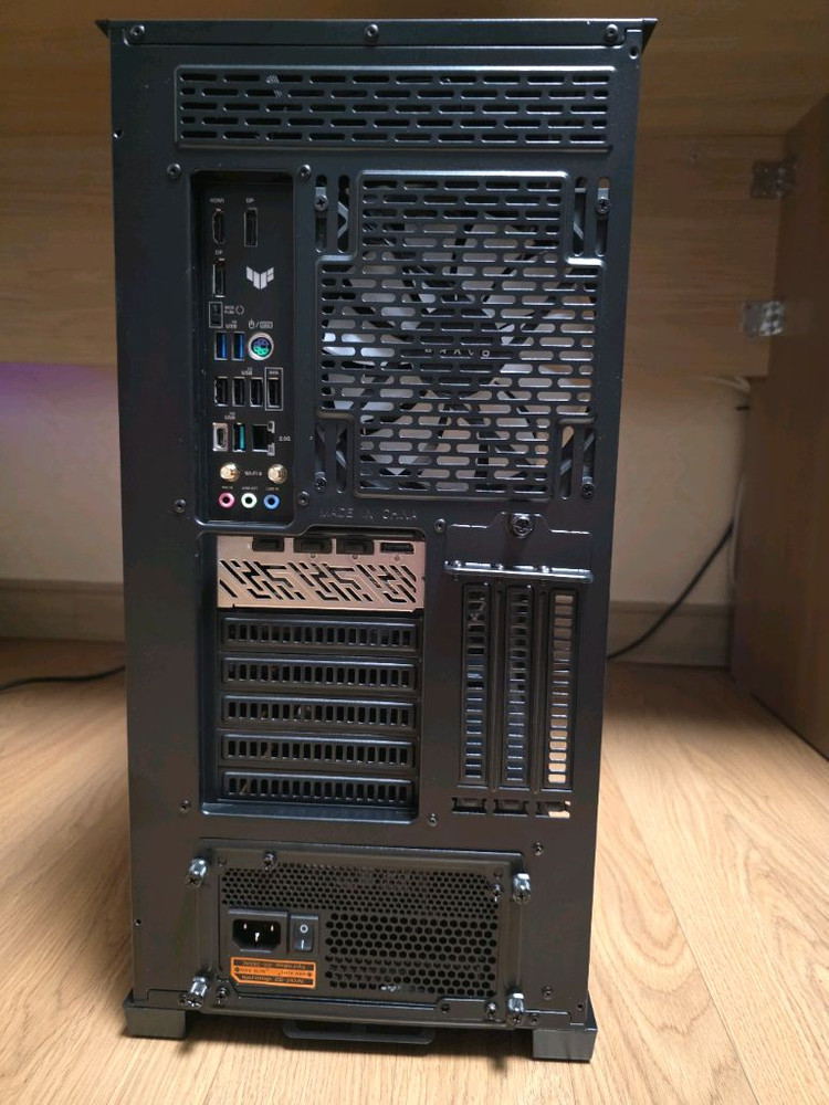 AMD 라이젠 9800x3d, 라데온9070xt 등 컴퓨터 본체 판매 이미지