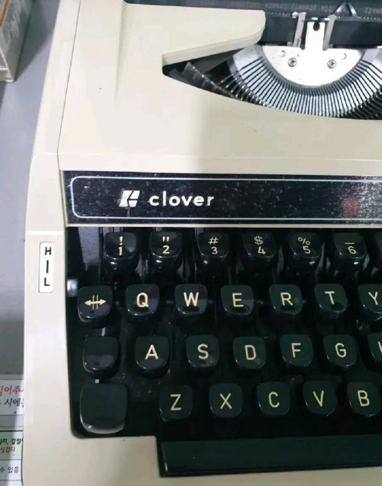 크로바 영문타자기 747TF 이미지