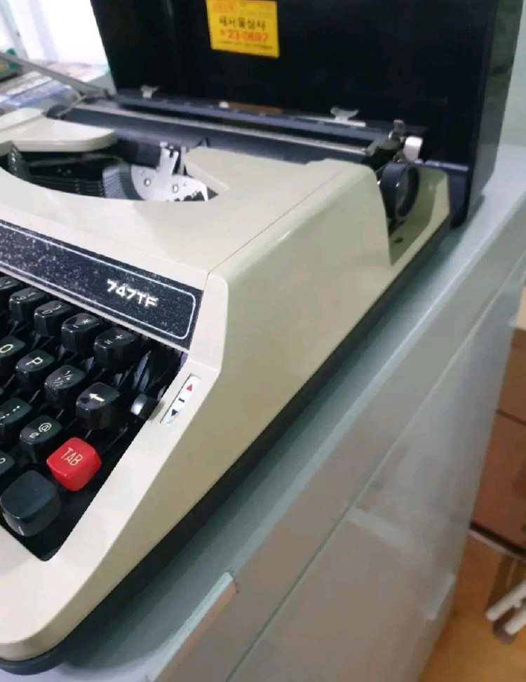 크로바 영문타자기 747TF 이미지