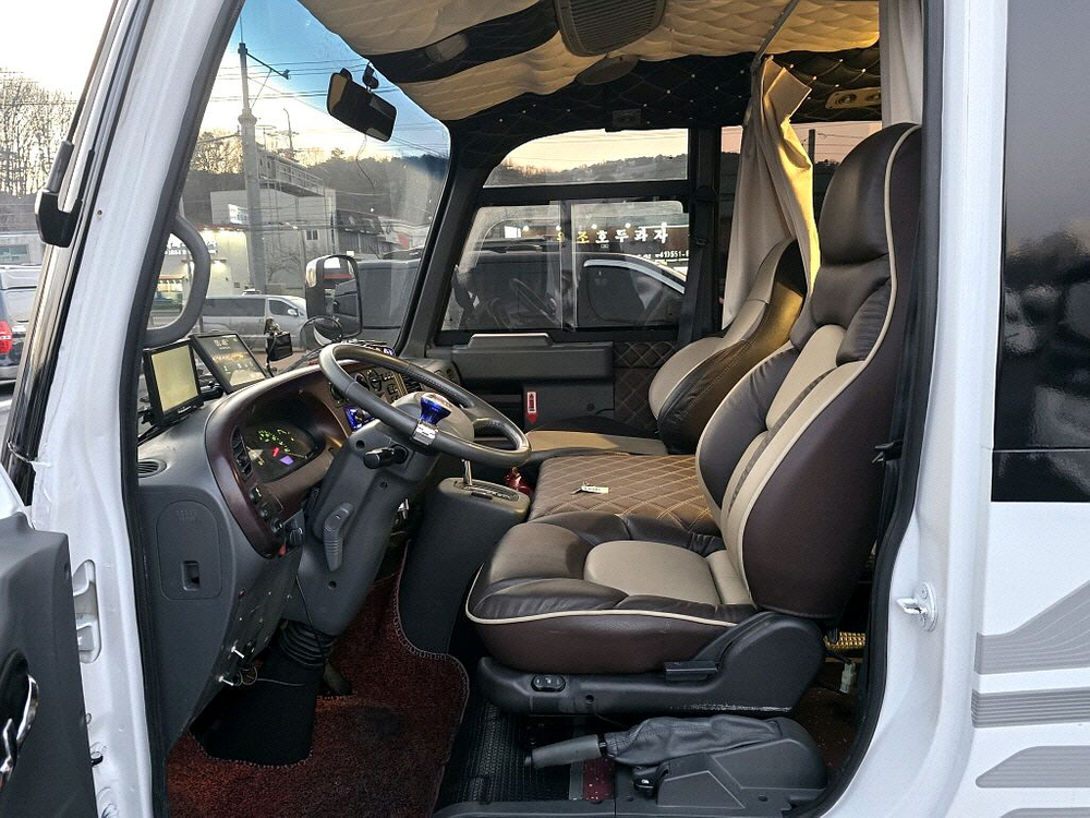 15년 뉴카운티6인승캠핑카(오토,인산철,올편백)-전액할부됨 이미지