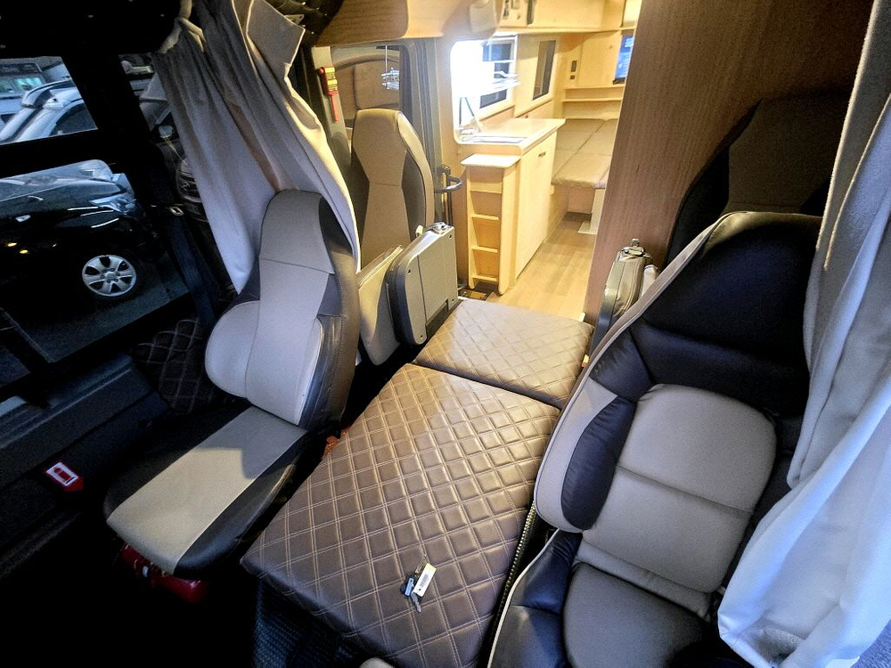 15년 뉴카운티6인승캠핑카(오토,인산철,올편백)-전액할부됨 이미지