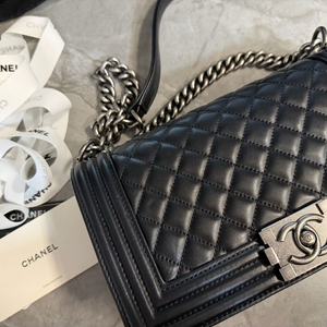 샤넬 보이백 미디움 이미지