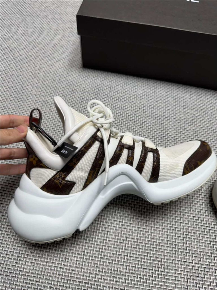 루이비통 아치라이트 스니커즈 신발 이미지