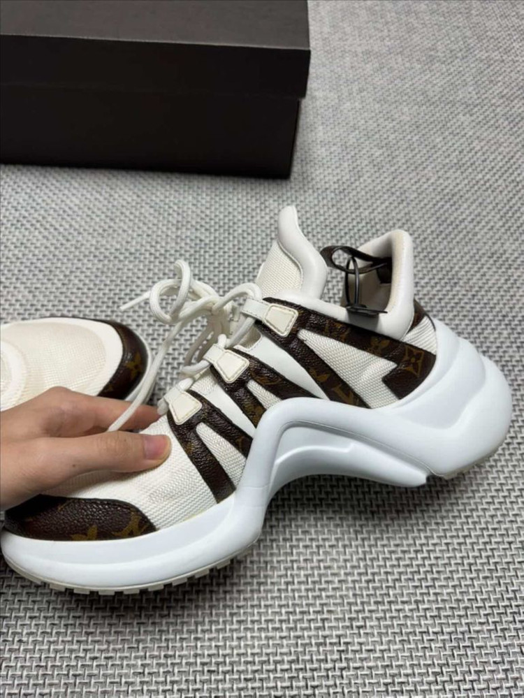 루이비통 아치라이트 스니커즈 신발 이미지