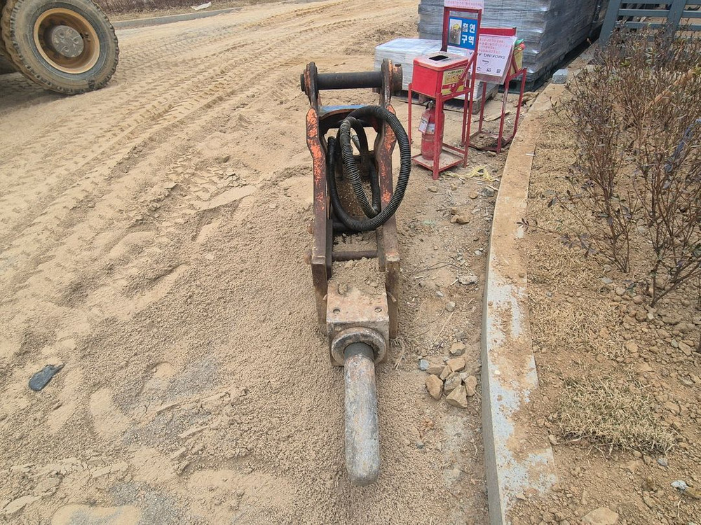 굴삭기 6w브레커 이미지