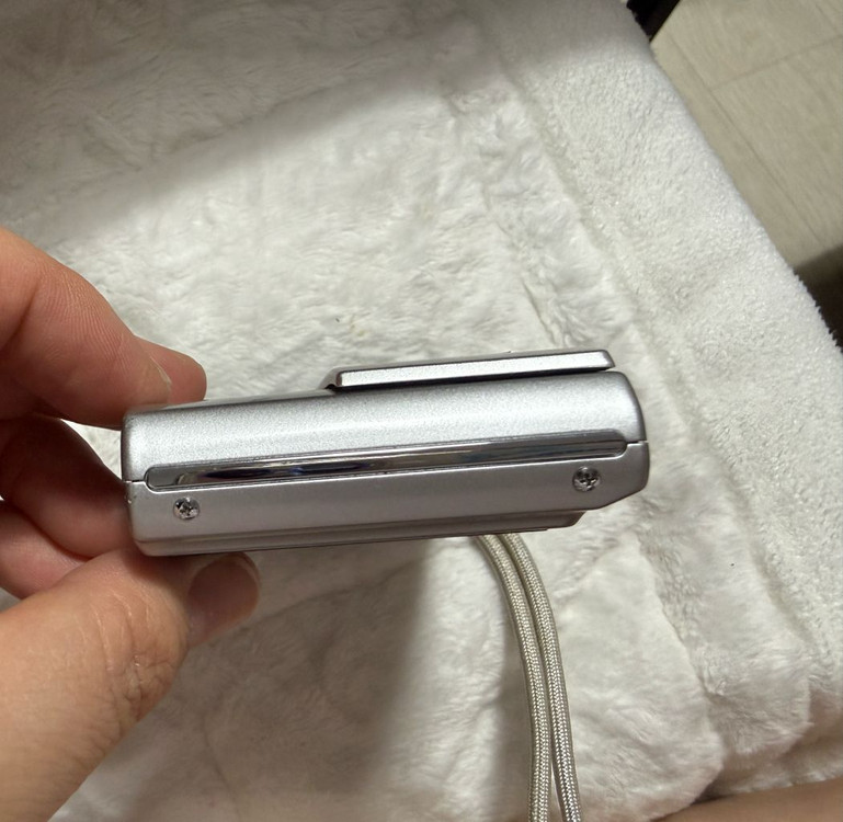 소니 사이버샷 DSC-T10 실버 빈티지 디카 2006년 이미지