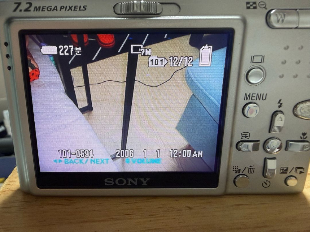 소니 사이버샷 DSC-T10 실버 빈티지 디카 2006년 이미지