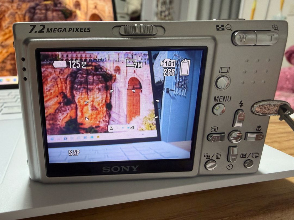 소니 사이버샷 DSC-T10 실버 빈티지 디카 2006년 이미지