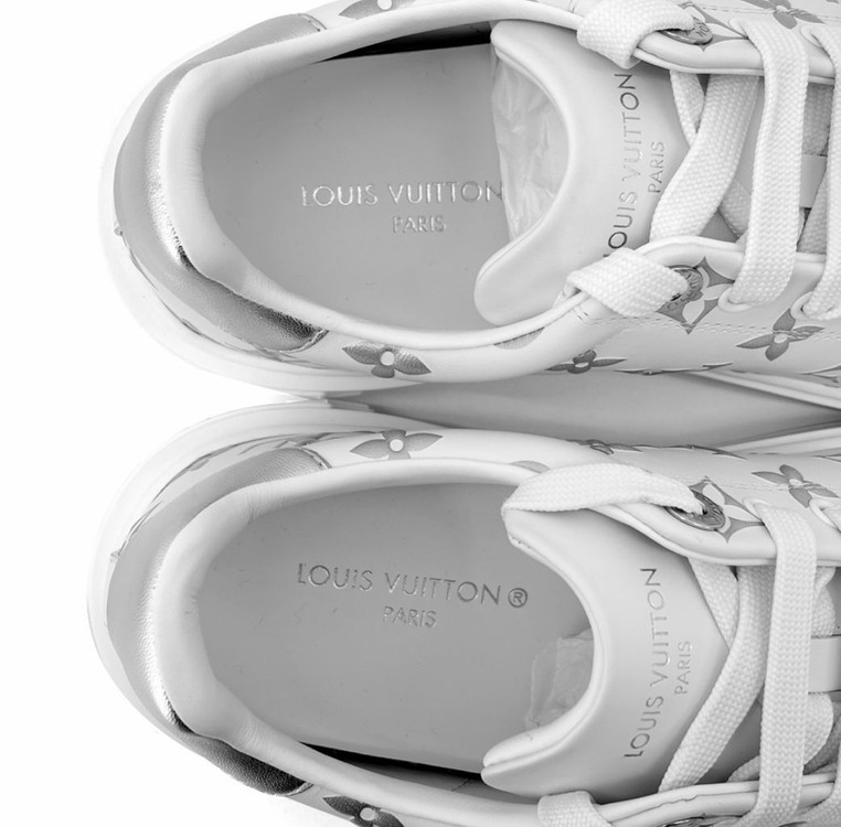 [37.5] 루이비통 여성 타임아웃 모노그램 로우탑 스니커즈 화이트 실버 이미지
