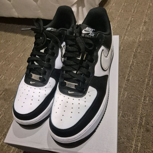 나이키 에어포스 1 07 블랙 화이트 이미지