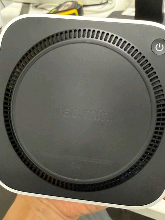 맥미니 M4 + 거치대 + 케이스 이미지