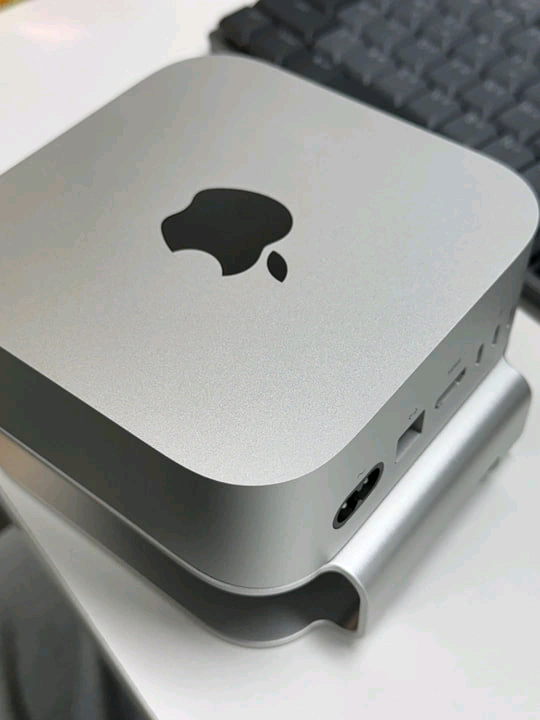 맥미니 M4 + 거치대 + 케이스 이미지