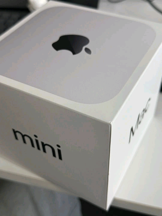 맥미니 M4 + 거치대 + 케이스 이미지