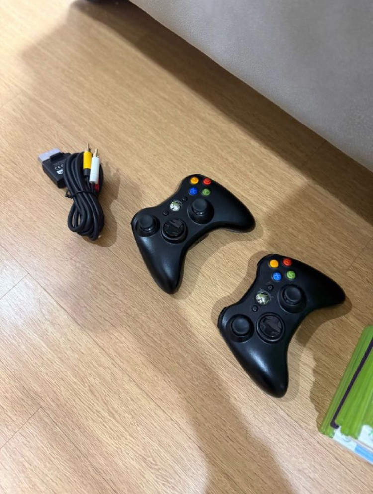 Xbox 360 본체 키넥트 무선패드 2개 게임27개 세트 이미지