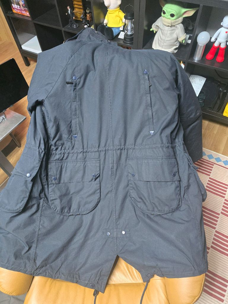 바버 X 엔지니어드 가먼츠 19FW 하이랜드 파카 다크네이비 M 팝니다. 이미지