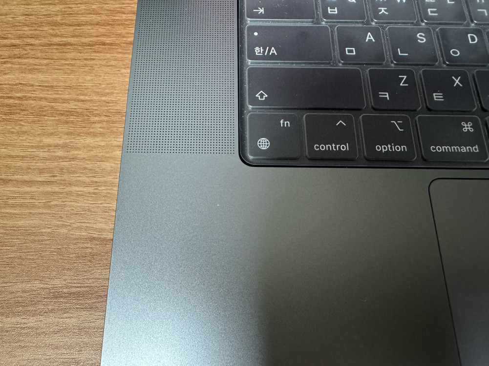 맥북프로16 M1 max 이미지