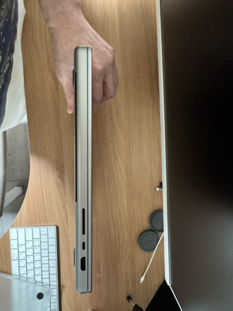 맥북프로16 M1 max 이미지