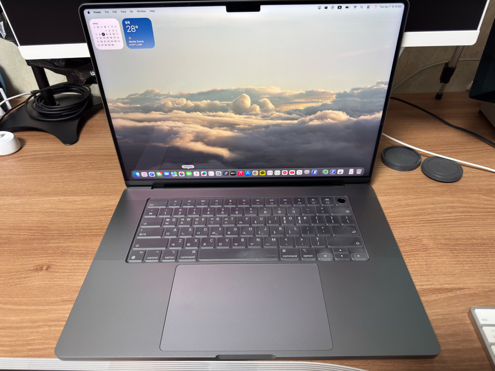 맥북프로16 M1 max 이미지