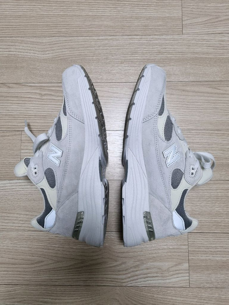 뉴발란스 992 코어화이트265사이즈 이미지