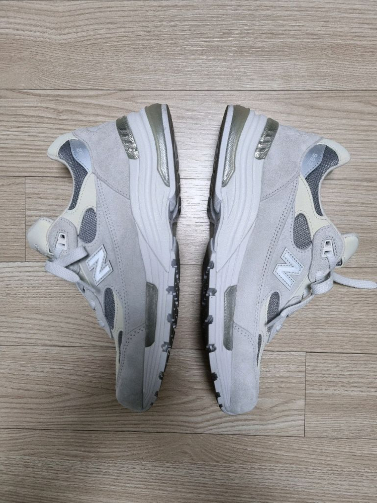 뉴발란스 992 코어화이트265사이즈 이미지