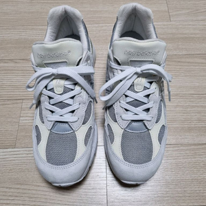 뉴발란스 992 코어화이트265사이즈 이미지