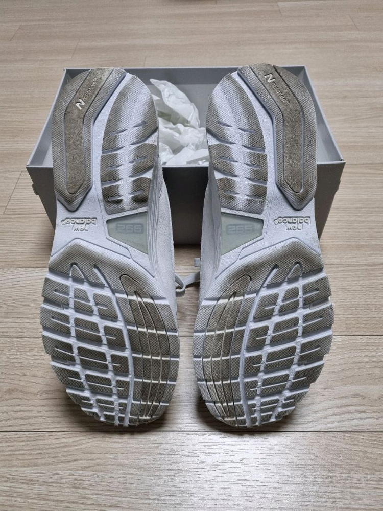 뉴발란스 992 코어화이트265사이즈 이미지