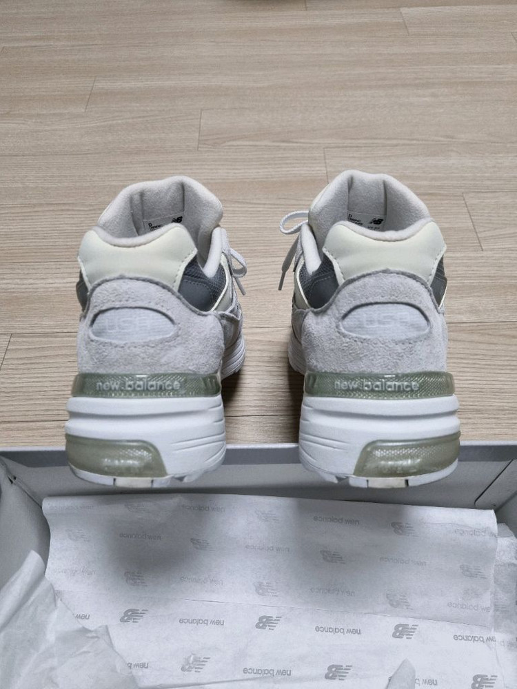 뉴발란스 992 코어화이트265사이즈 이미지