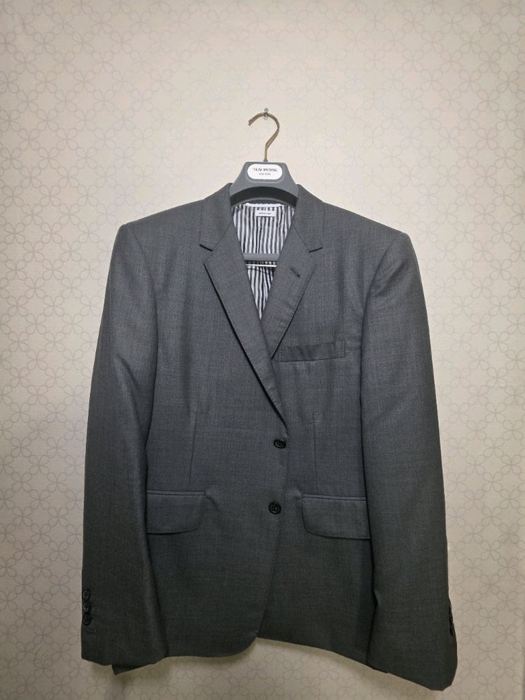 톰브라운 정장 수트 이미지