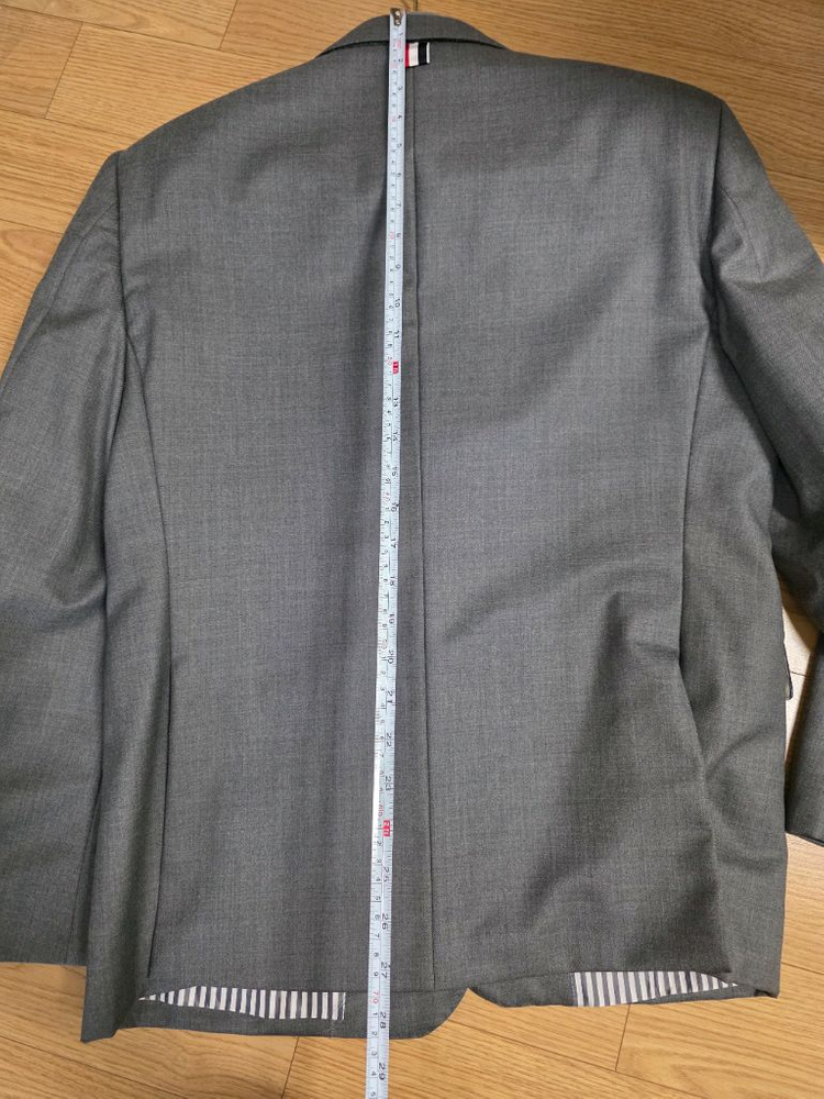 톰브라운 정장 수트 이미지