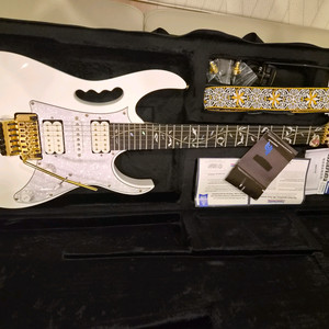 아이바네즈 스티브바이 잼 화이트 JEM7VP 일렉기타 이미지