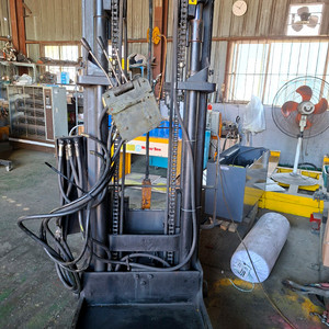 2.5톤용 지게차 마스타 자작용 트렉터 포그레인 리프트 이미지