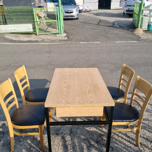 식당 4인 의탁자 식탁 의자 세트 이미지