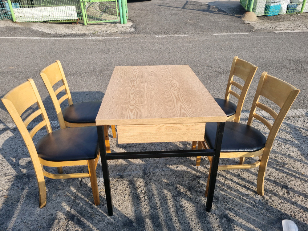 식당 4인 의탁자 식탁 의자 세트 이미지