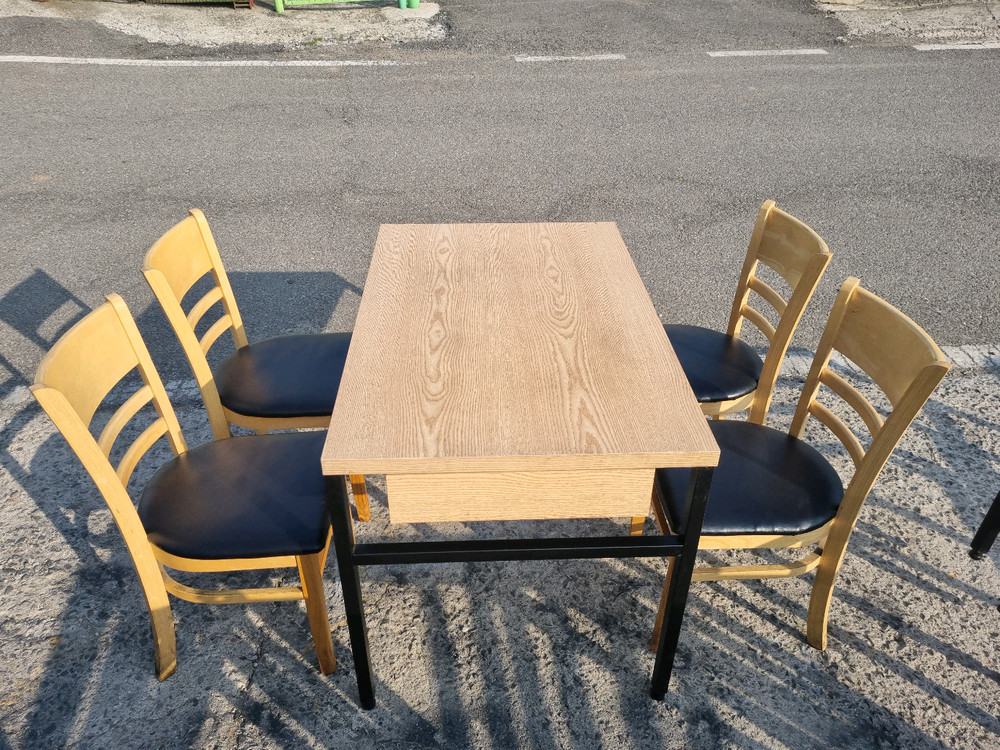 식당 4인 의탁자 식탁 의자 세트 이미지