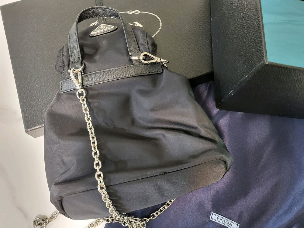 프라다 리나일론 미니숄더백 이미지
