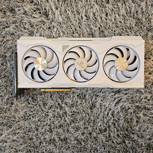 RTX 4080super 화이트 그래픽카드 이미지