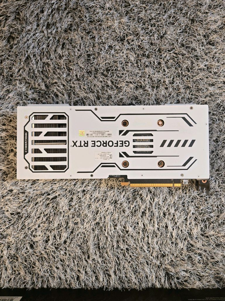 RTX 4080super 화이트 그래픽카드 이미지