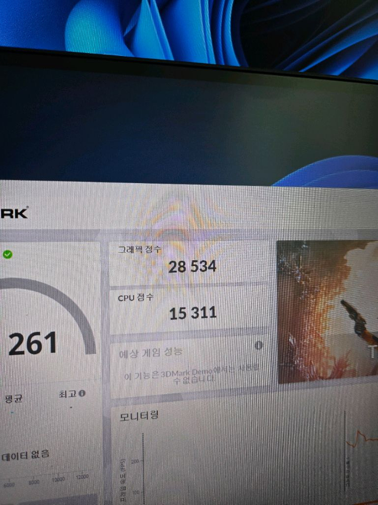 RTX 4080super 화이트 그래픽카드 이미지