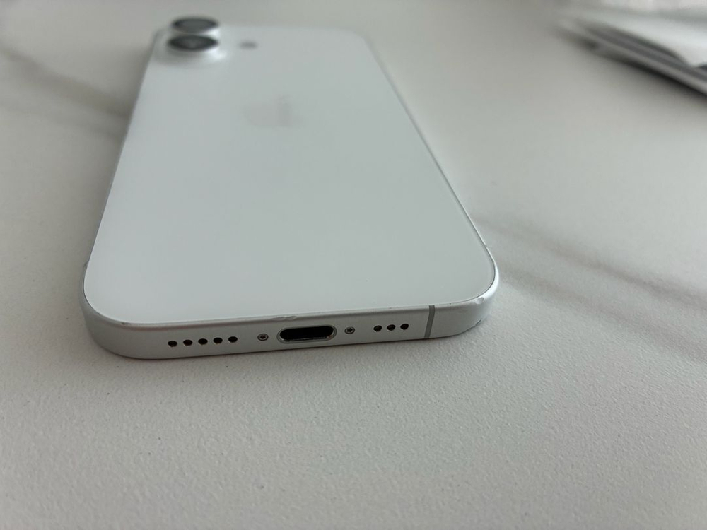 아이폰16 256 화이트 자급제 애플케어(27년 1월) 이미지